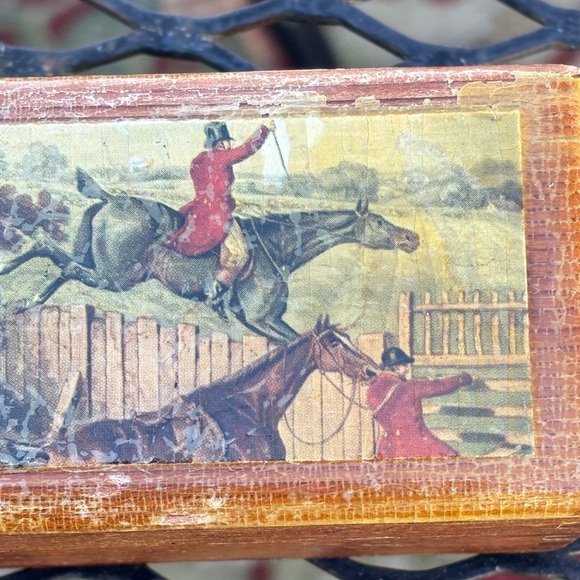 Vintage Equestrian lacquered Wooden Box - Picture 4 of 9